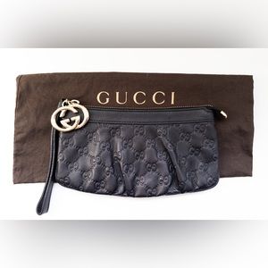🔥HOST PICK🔥 AUTHENTIC - GUCCI Guccissima Leather GG Wristlet Black Pochette